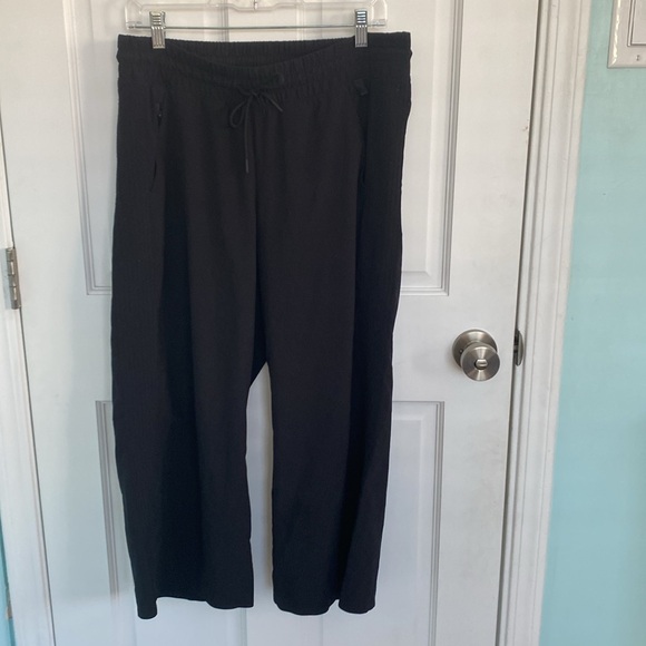 Athleta Avenue wide leg crop pant black 8 petite - Picture 3 of 5
